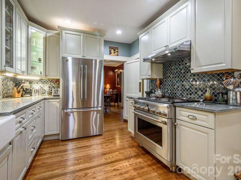 832 4th Avenue, Hendersonville, NC 28739.  MLS# CAR4390096, YatesRealty ID 28873. 