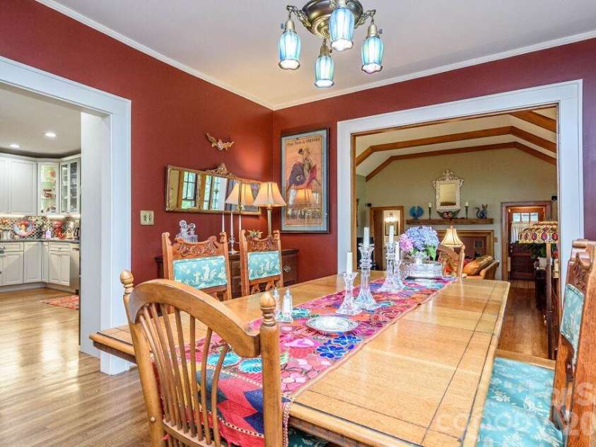 832 4th Avenue, Hendersonville, NC 28739.  MLS# CAR4390096, YatesRealty ID 28873. 