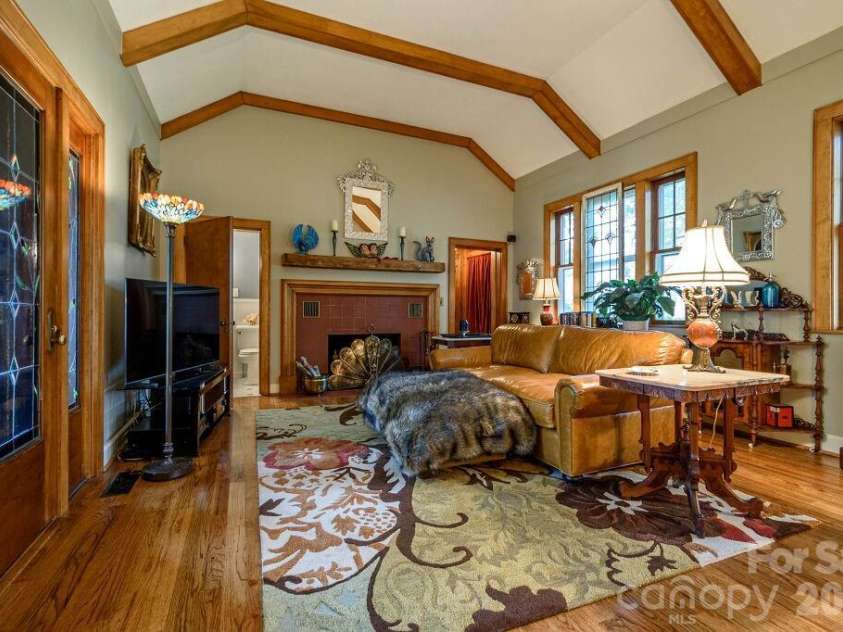 832 4th Avenue, Hendersonville, NC 28739.  MLS# CAR4390096, YatesRealty ID 28873. 