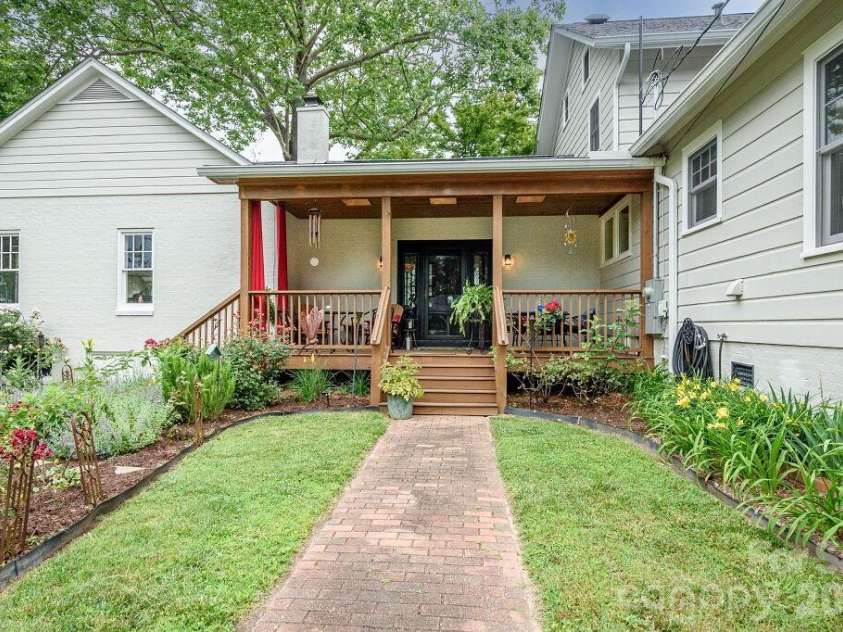 832 4th Avenue, Hendersonville, NC 28739.  MLS# CAR4390096, YatesRealty ID 28873. 