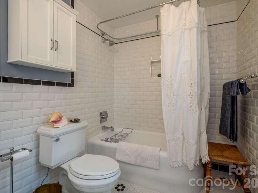 832 4th Avenue, Hendersonville, NC 28739.  MLS# CAR4390096, YatesRealty ID 28873. 