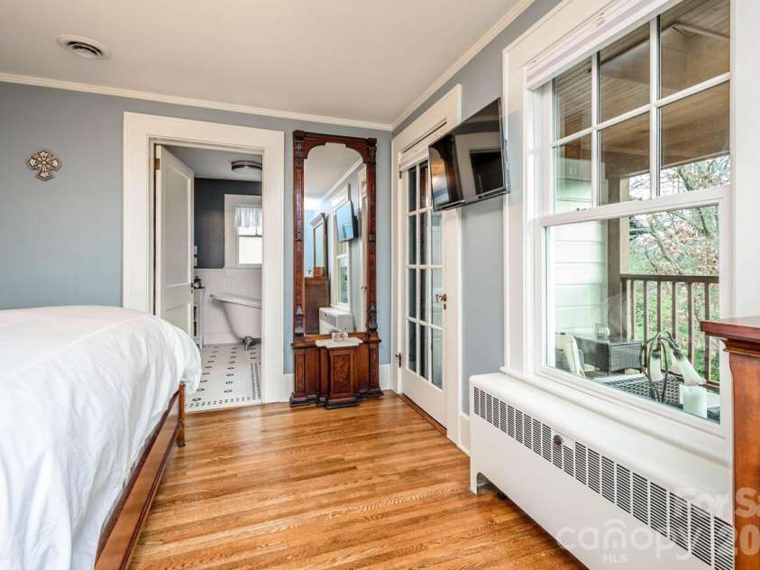 832 4th Avenue, Hendersonville, NC 28739.  MLS# CAR4390096, YatesRealty ID 28873. 