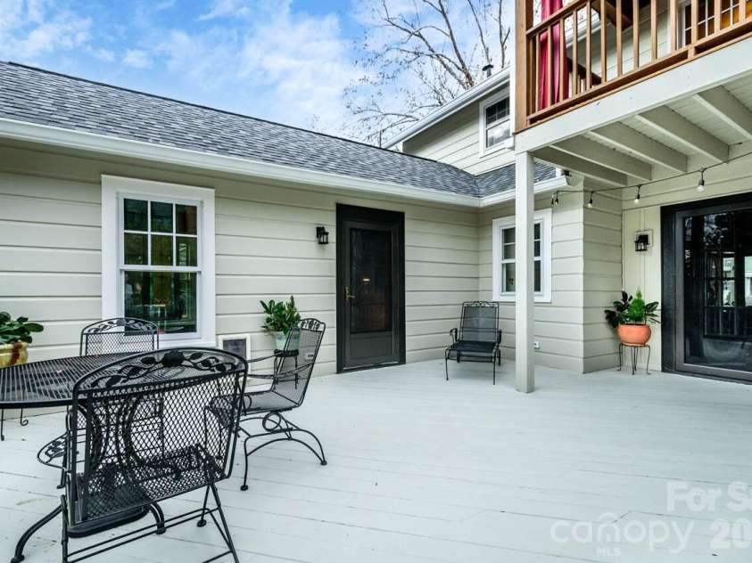 832 4th Avenue, Hendersonville, NC 28739.  MLS# CAR4390096, YatesRealty ID 28873. 
