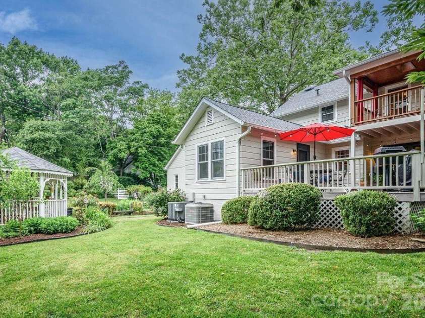 832 4th Avenue, Hendersonville, NC 28739.  MLS# CAR4390096, YatesRealty ID 28873. 