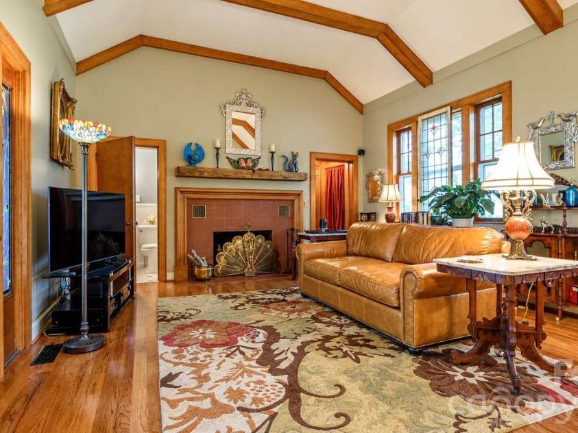 832 4th Avenue, Hendersonville, NC 28739.  MLS# CAR4390096, YatesRealty ID 28873. 