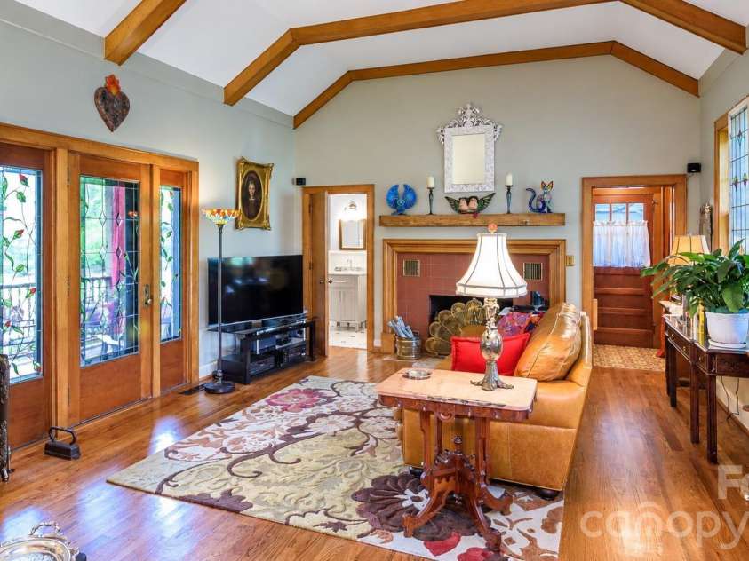 832 4th Avenue, Hendersonville, NC 28739.  MLS# CAR4390096, YatesRealty ID 28873. 