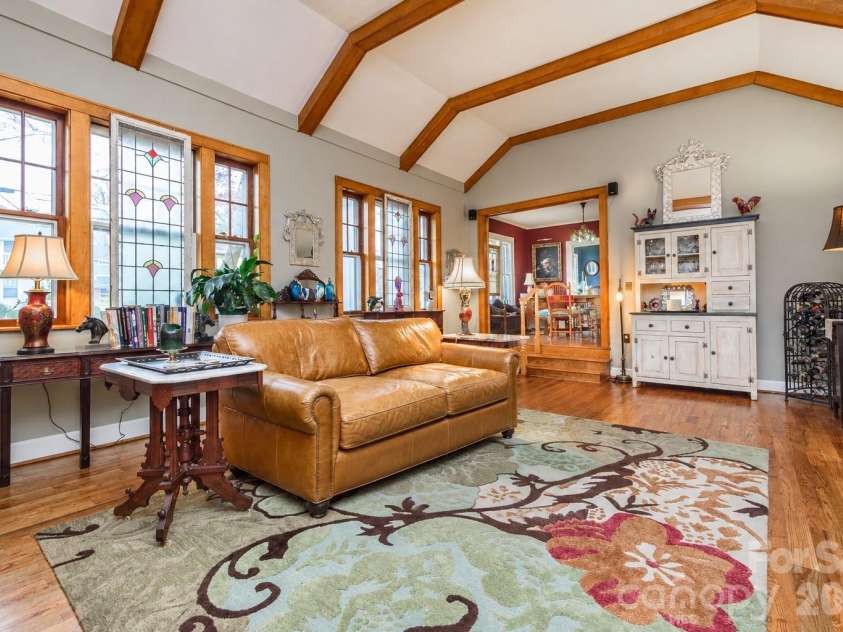 832 4th Avenue, Hendersonville, NC 28739.  MLS# CAR4390096, YatesRealty ID 28873. 