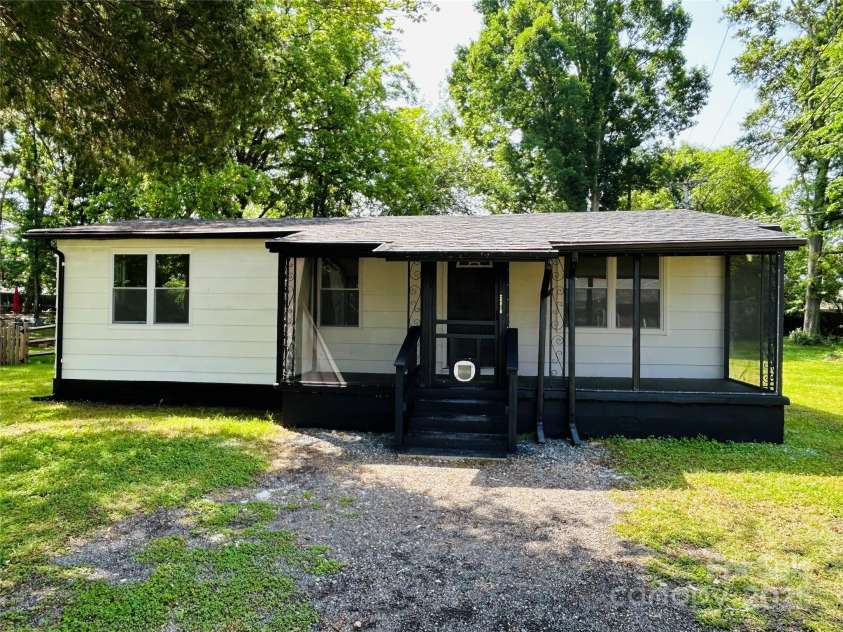 20016 Walter Henderson Road, Cornelius, NC 28031.  MLS# CAR4276821, YatesRealty ID 28874. 