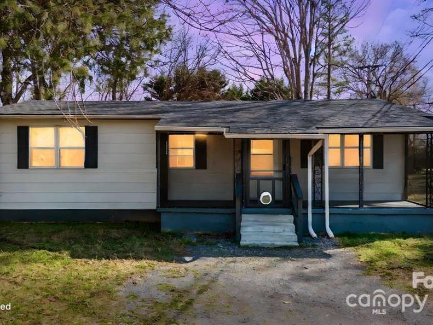 20016 Walter Henderson Road, Cornelius, NC 28031.  MLS# CAR4276821, YatesRealty ID 28874. 