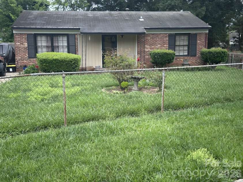 3512 otwell Court, Charlotte, NC 28216.  MLS# CAR4390550, YatesRealty ID 28875. 