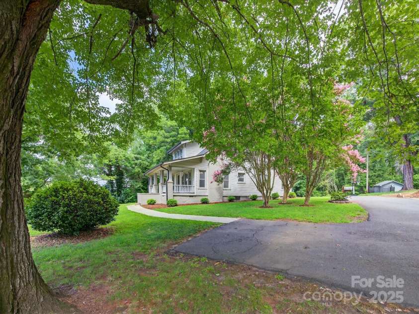 808 Union Street, Morganton, NC 28655.  MLS# CAR4283334, YatesRealty ID 28875. 