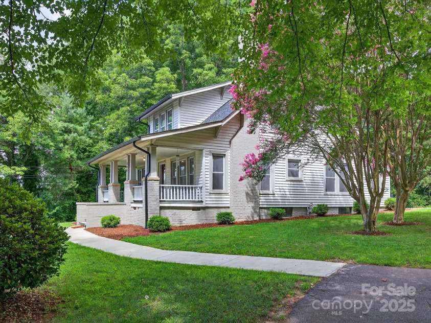 808 Union Street, Morganton, NC 28655.  MLS# CAR4283334, YatesRealty ID 28875. 