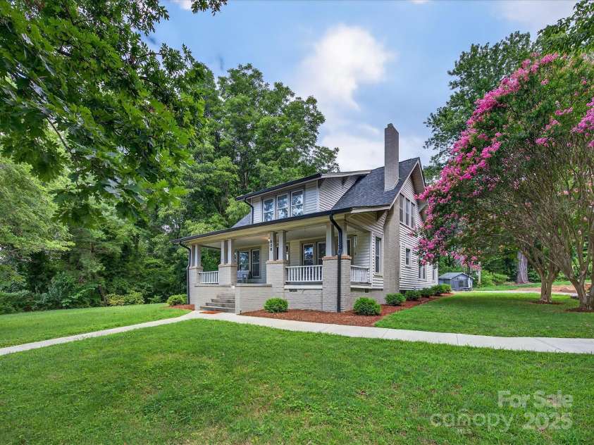 808 Union Street, Morganton, NC 28655.  MLS# CAR4283334, YatesRealty ID 28875. 