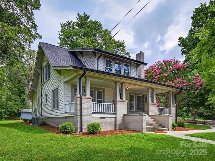808 Union Street, Morganton, NC 28655.  MLS# CAR4283334, YatesRealty ID 28875. 