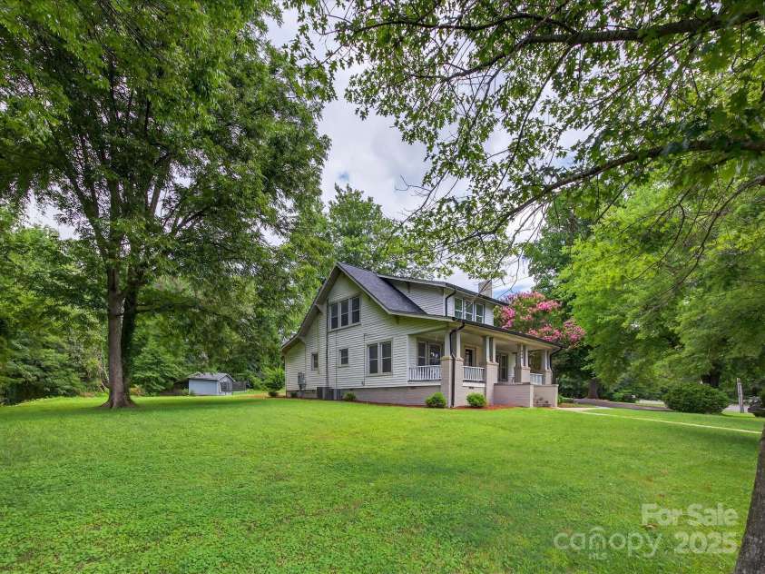 808 Union Street, Morganton, NC 28655.  MLS# CAR4283334, YatesRealty ID 28875. 