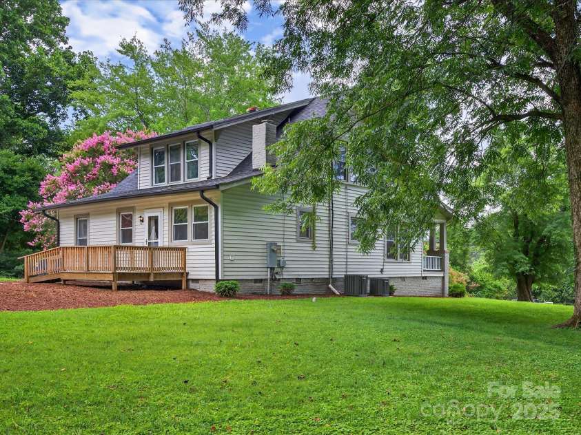 808 Union Street, Morganton, NC 28655.  MLS# CAR4283334, YatesRealty ID 28875. 