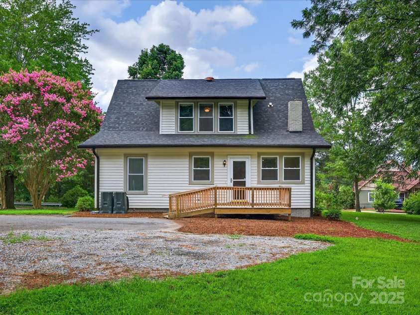 808 Union Street, Morganton, NC 28655.  MLS# CAR4283334, YatesRealty ID 28875. 