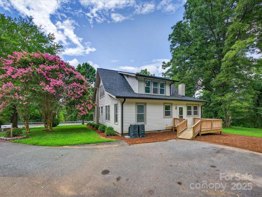 808 Union Street, Morganton, NC 28655.  MLS# CAR4283334, YatesRealty ID 28875. 
