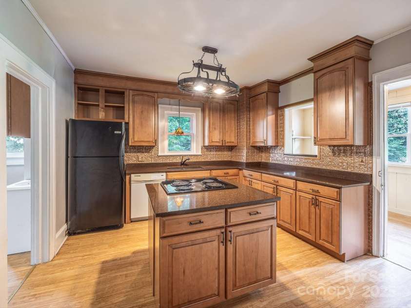 808 Union Street, Morganton, NC 28655.  MLS# CAR4283334, YatesRealty ID 28875. 