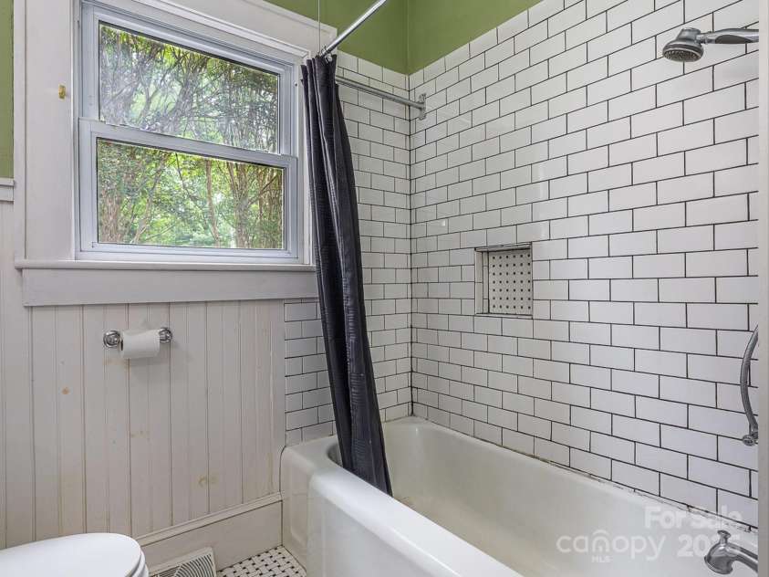 808 Union Street, Morganton, NC 28655.  MLS# CAR4283334, YatesRealty ID 28875. 