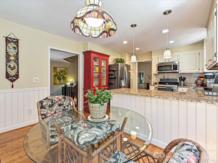 5203 Rustlewood Lane, Charlotte, NC 28226.  MLS# CAR4390578, YatesRealty ID 28877. Breakfast area