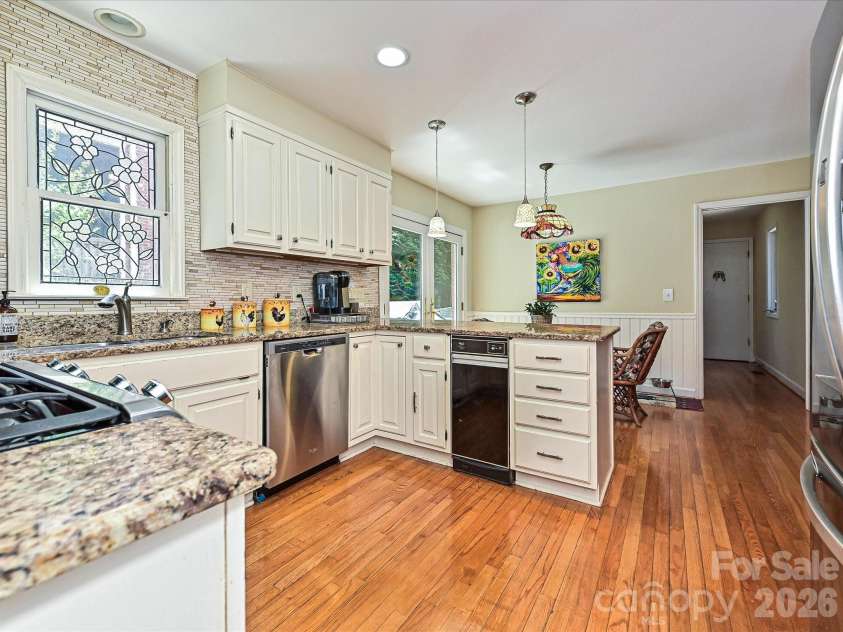 5203 Rustlewood Lane, Charlotte, NC 28226.  MLS# CAR4390578, YatesRealty ID 28877. Kitchen