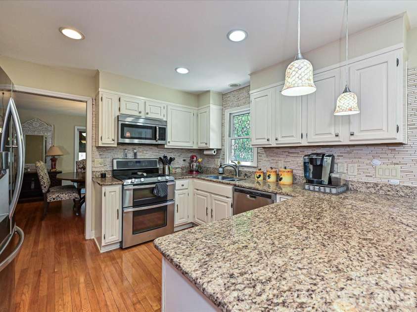5203 Rustlewood Lane, Charlotte, NC 28226.  MLS# CAR4390578, YatesRealty ID 28877. Kitchen