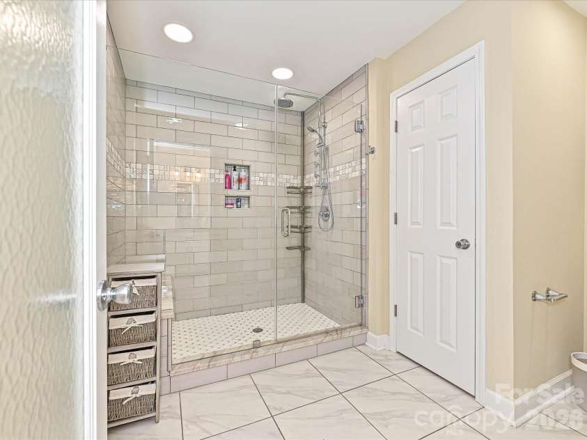 5203 Rustlewood Lane, Charlotte, NC 28226.  MLS# CAR4390578, YatesRealty ID 28877. Primary bath