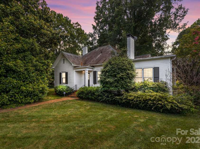 560 Concord Road, Davidson, NC 28036.  MLS# CAR4277127, YatesRealty ID 28878. 