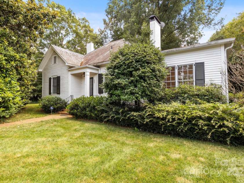 560 Concord Road, Davidson, NC 28036.  MLS# CAR4277127, YatesRealty ID 28878. 