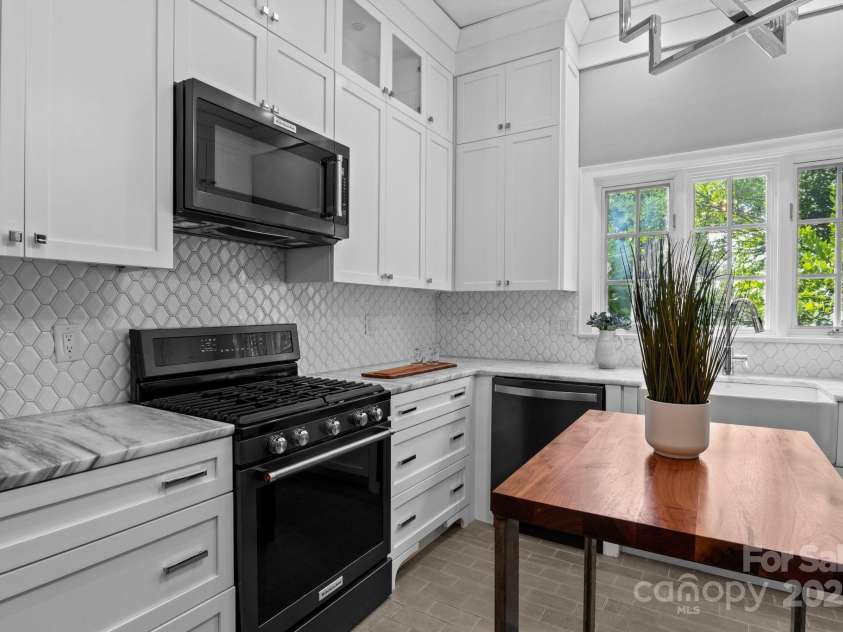 560 Concord Road, Davidson, NC 28036.  MLS# CAR4277127, YatesRealty ID 28878. 