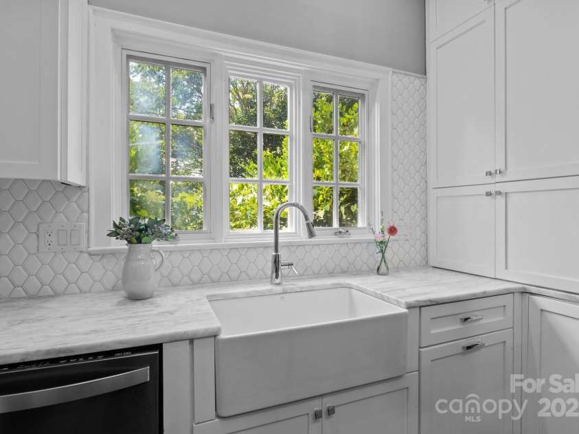 560 Concord Road, Davidson, NC 28036.  MLS# CAR4277127, YatesRealty ID 28878. 