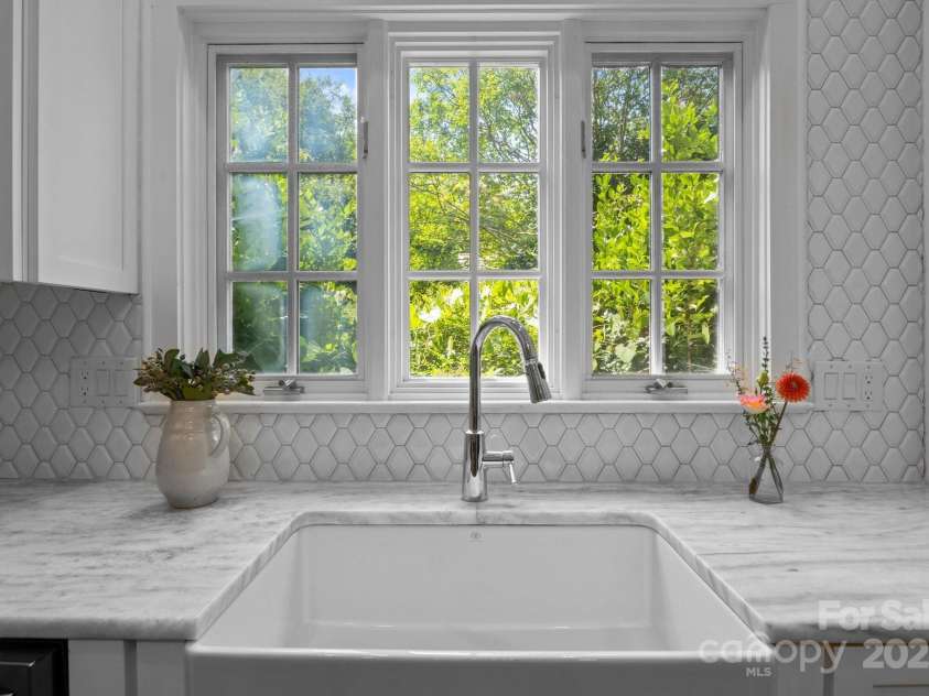 560 Concord Road, Davidson, NC 28036.  MLS# CAR4277127, YatesRealty ID 28878. 