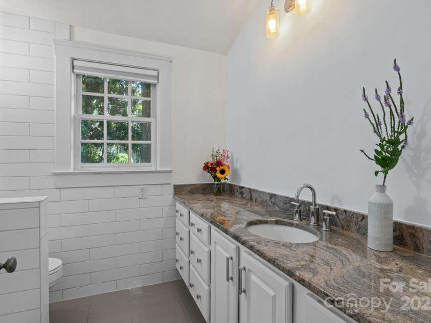 560 Concord Road, Davidson, NC 28036.  MLS# CAR4277127, YatesRealty ID 28878. 