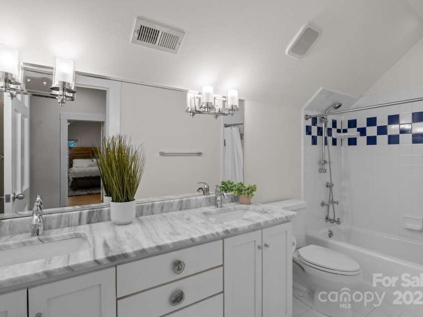 560 Concord Road, Davidson, NC 28036.  MLS# CAR4277127, YatesRealty ID 28878. 