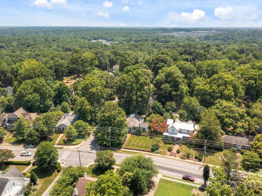 560 Concord Road, Davidson, NC 28036.  MLS# CAR4277127, YatesRealty ID 28878. 