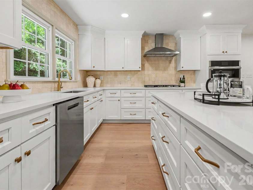 7806 Snowden Lane, Charlotte, NC 28270.  MLS# CAR4376755, YatesRealty ID 28879. 