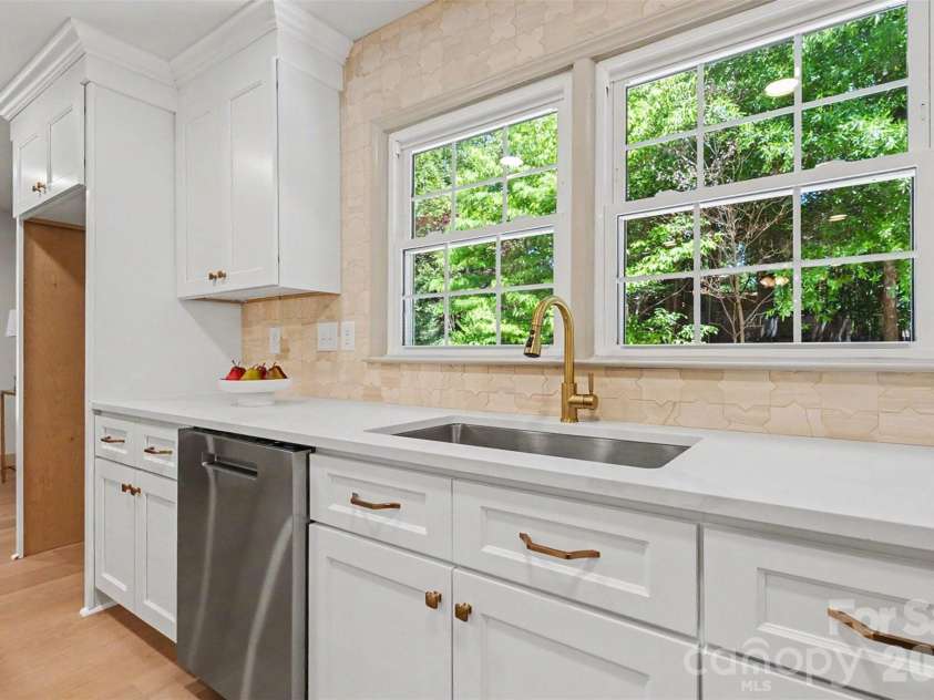 7806 Snowden Lane, Charlotte, NC 28270.  MLS# CAR4376755, YatesRealty ID 28879. 