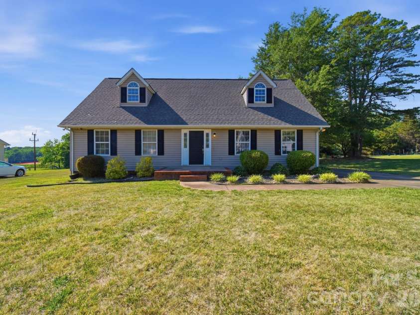313 Sunrise Circle, Shelby, NC 28150.  MLS# CAR4384681, YatesRealty ID 28880. 