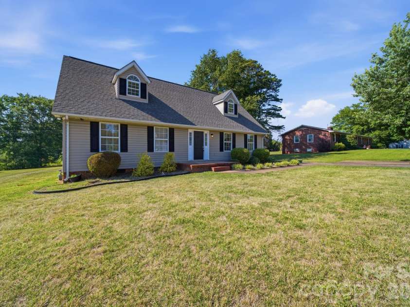 313 Sunrise Circle, Shelby, NC 28150.  MLS# CAR4384681, YatesRealty ID 28880. 