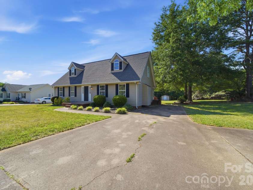 313 Sunrise Circle, Shelby, NC 28150.  MLS# CAR4384681, YatesRealty ID 28880. 