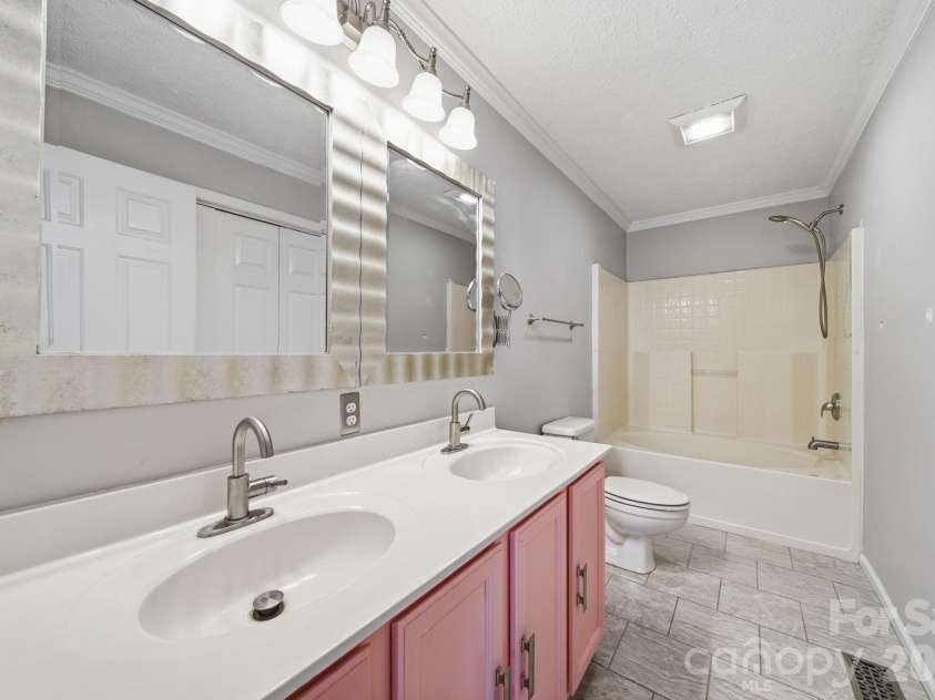 313 Sunrise Circle, Shelby, NC 28150.  MLS# CAR4384681, YatesRealty ID 28880. 