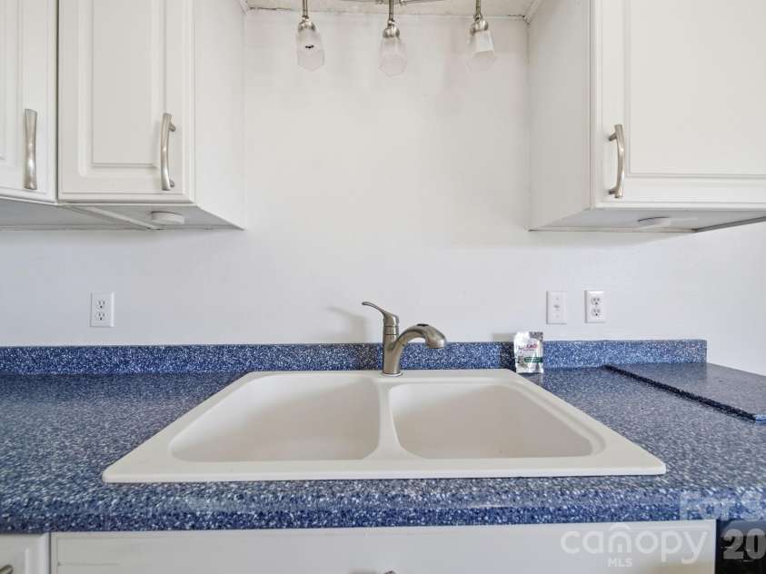 313 Sunrise Circle, Shelby, NC 28150.  MLS# CAR4384681, YatesRealty ID 28880. 