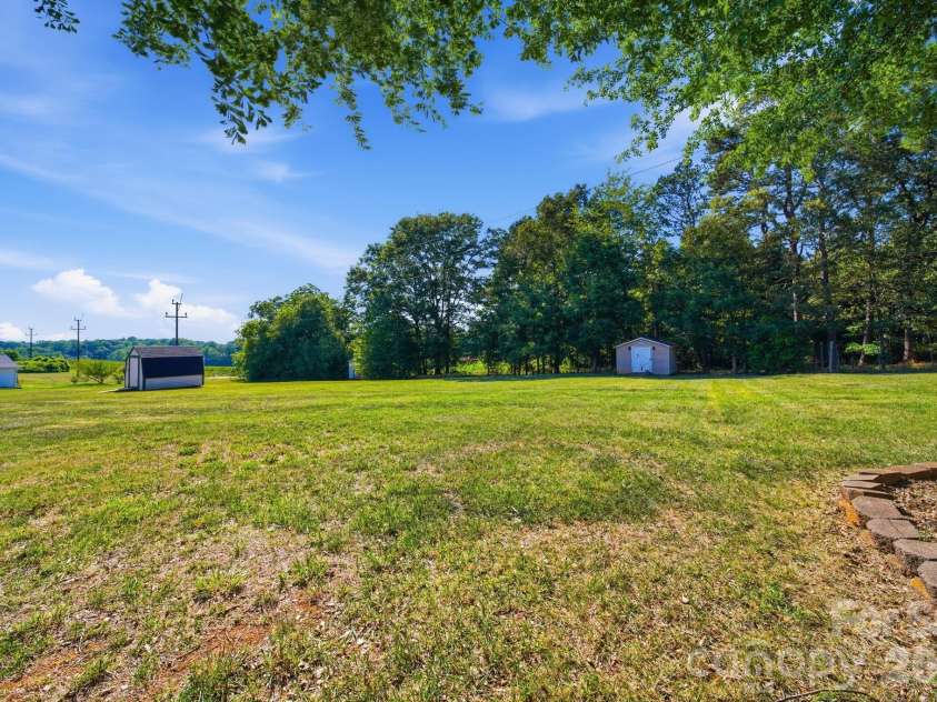 313 Sunrise Circle, Shelby, NC 28150.  MLS# CAR4384681, YatesRealty ID 28880. 