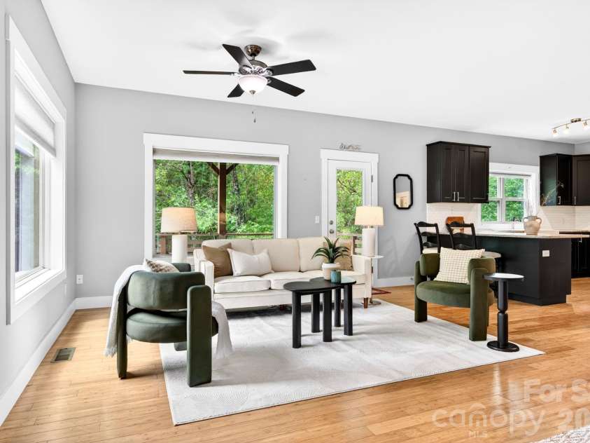 181 Glendale Avenue, Asheville, NC 28803.  MLS# CAR4380029, YatesRealty ID 28881. Bamboo Floors on Main Level