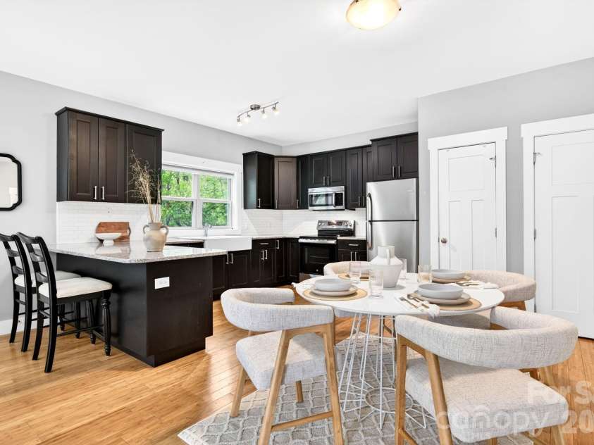 181 Glendale Avenue, Asheville, NC 28803.  MLS# CAR4380029, YatesRealty ID 28881. Beautiful Kitchen and Dining Area
