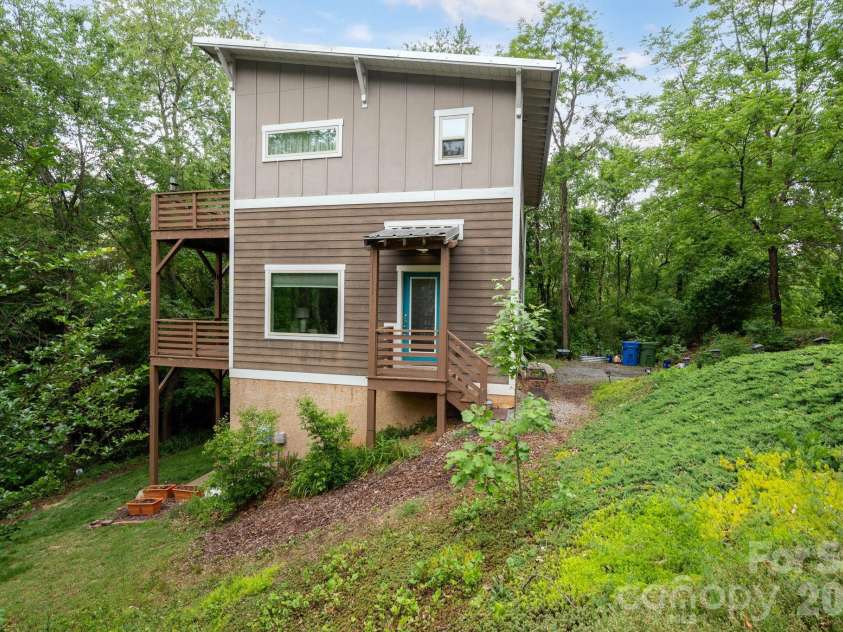 181 Glendale Avenue, Asheville, NC 28803.  MLS# CAR4380029, YatesRealty ID 28881. Convenient
