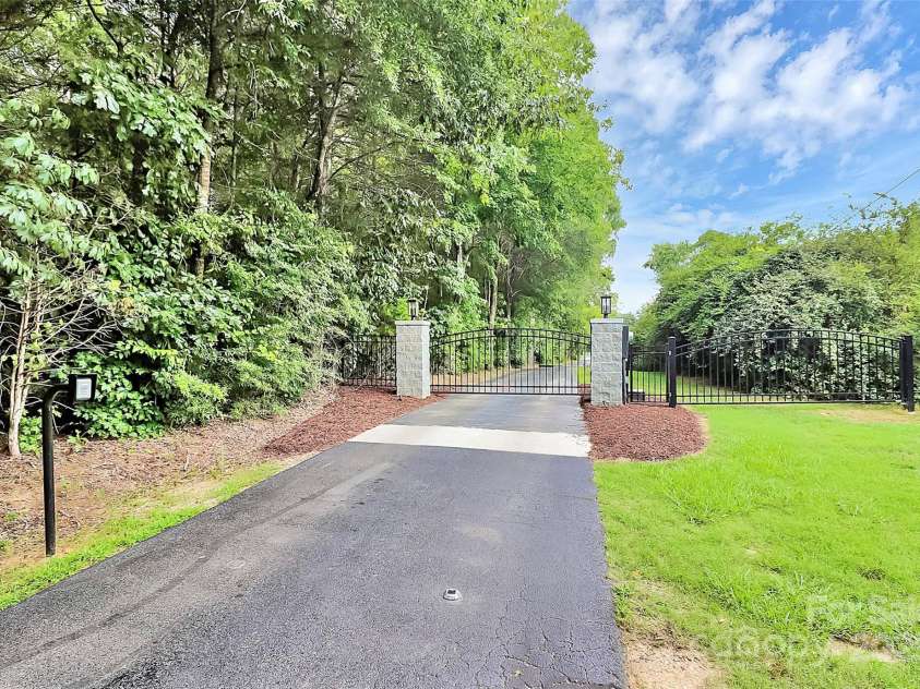 440 Lake Pointe Lane, Salisbury, NC 28146.  MLS# CAR4275185, YatesRealty ID 28882. 