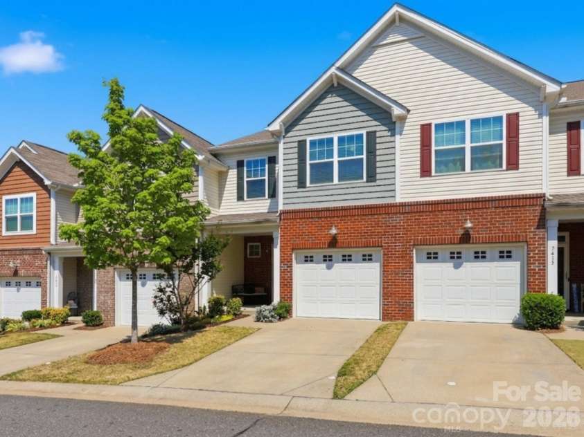 7431 Calhoun Falls Drive, Rock Hill, SC 29732.  MLS# CAR4372051, YatesRealty ID 28882. 