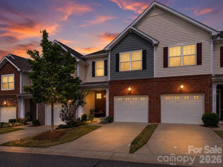 7431 Calhoun Falls Drive, Rock Hill, SC 29732.  MLS# CAR4372051, YatesRealty ID 28882. 